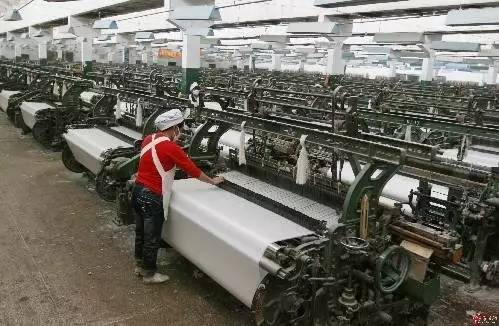 圖解紡織服裝生產全過程 從采棉紡紗到織布成衣