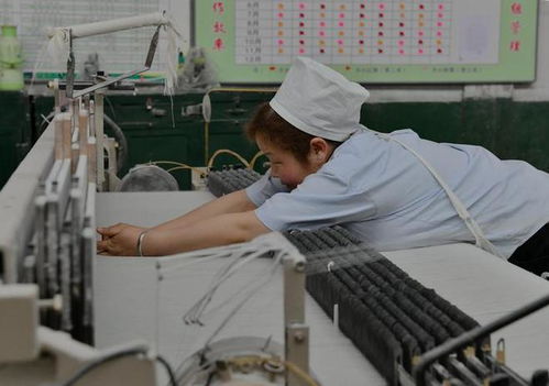 紡織車間“火爐”之謎 女職工汗如雨下，空調(diào)為何成奢望？